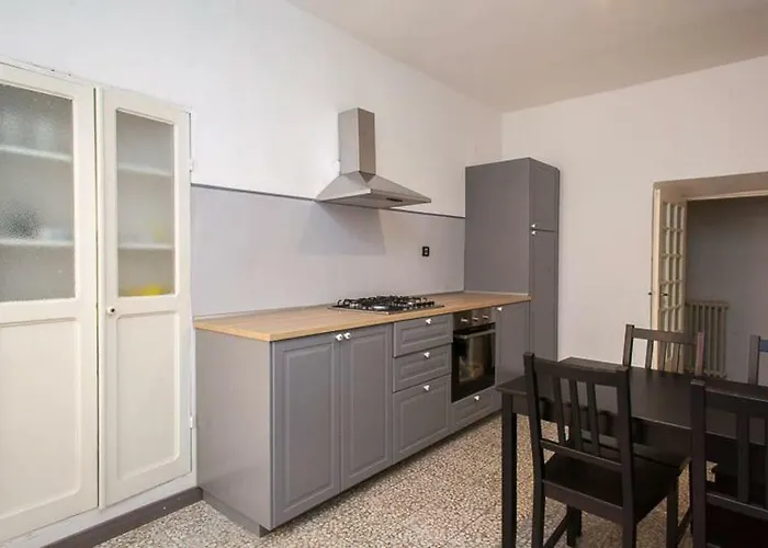 Casa Carducci - Spacious Historical Home Close To The Beach